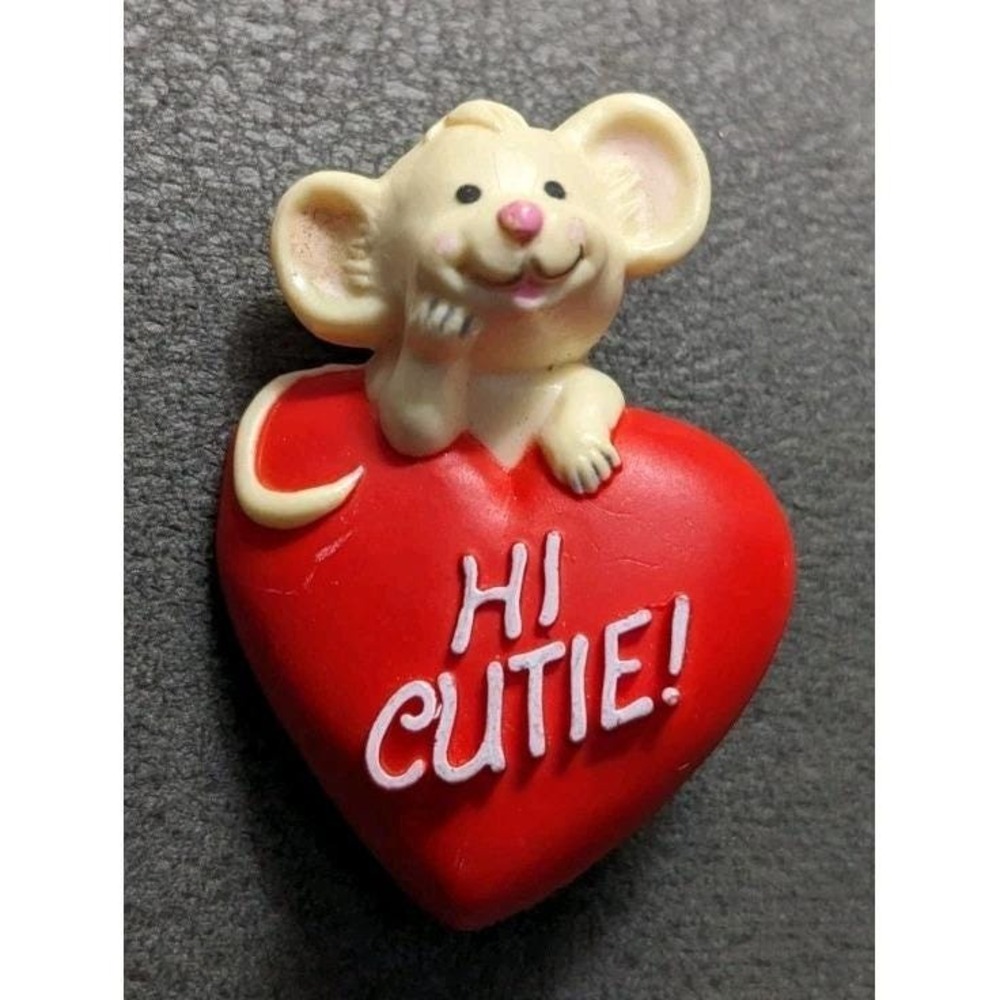 Vintage Hallmark Valentines Day Ivory Mouse Pin Hi Cutie Heart Love 1981